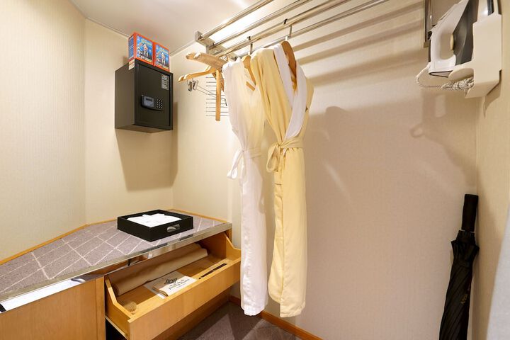 Room 21 of 87
