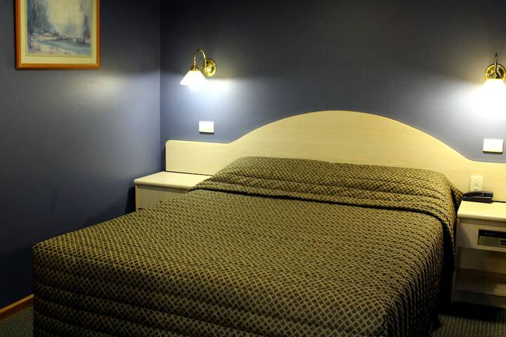 Room 11 of 33