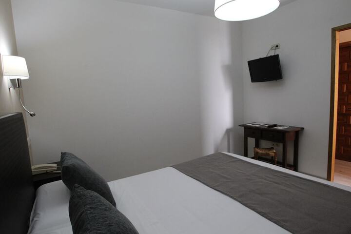 Room 17 of 34