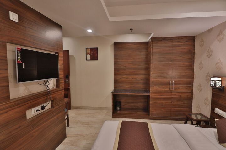 Room 73 of 76