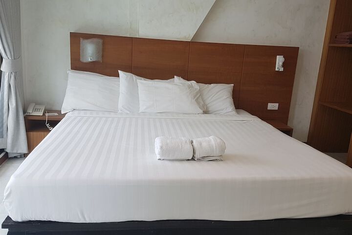 Room 14 of 102