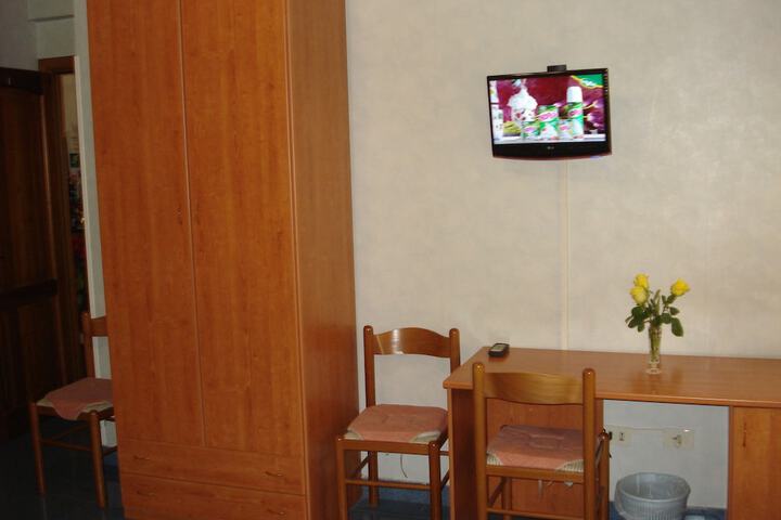 Room 4 of 26