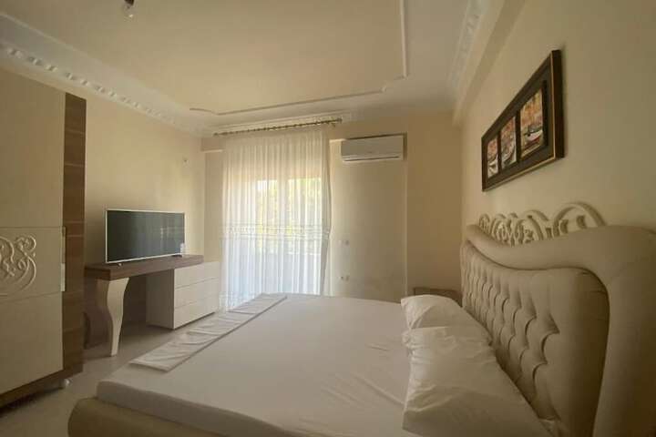 Room 8 of 95