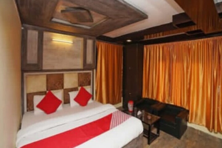 Room 6 of 11