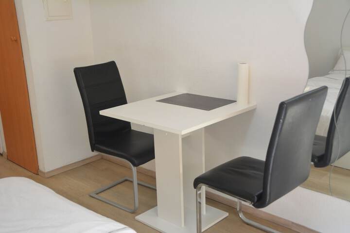 Room 21 of 80