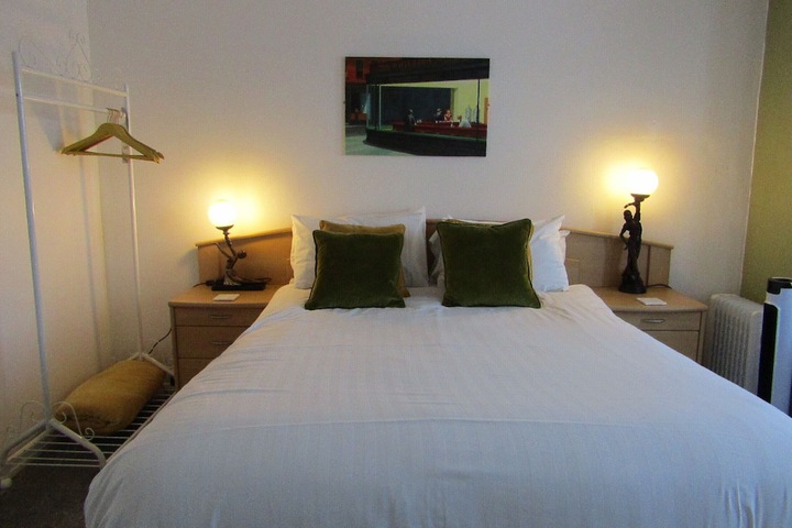 Room 27 of 67