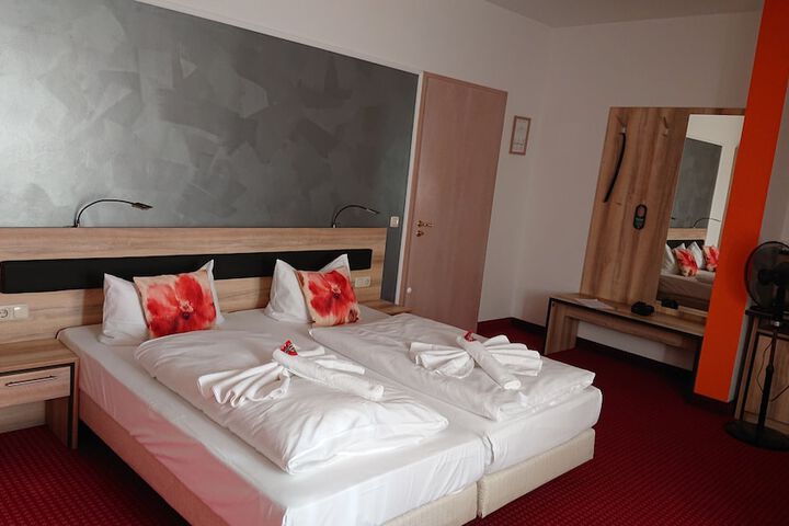 Room 7 of 35