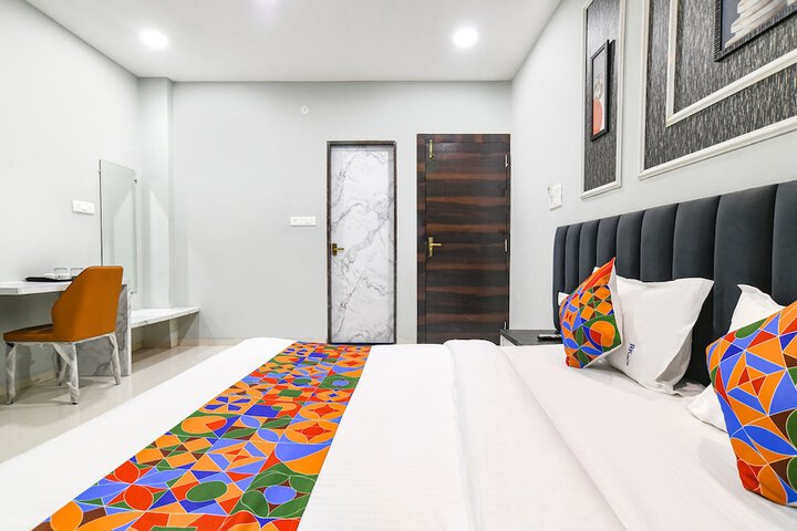 Room 25 of 34
