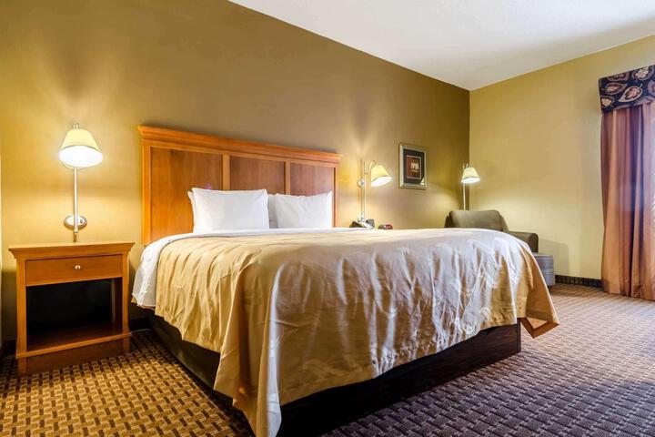 1 King Bed (6 of 9)