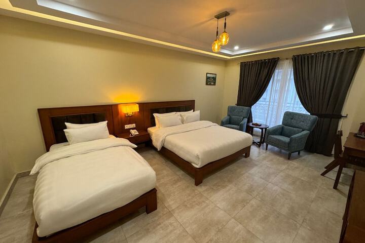 Room 11 of 80