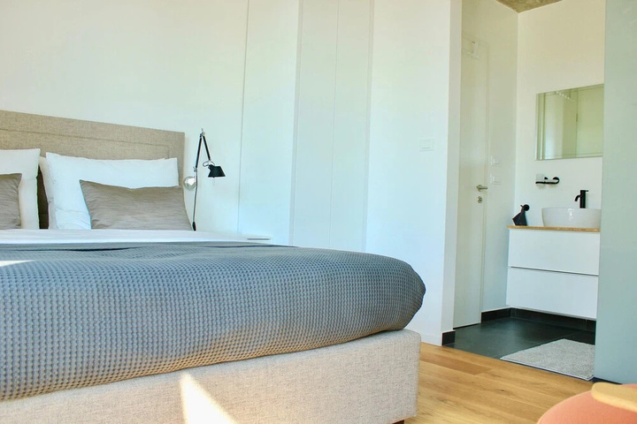 Room 5 of 14