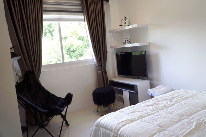 Room 9 of 33