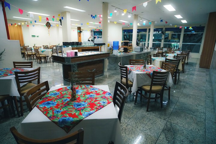 Dining 36 of 45