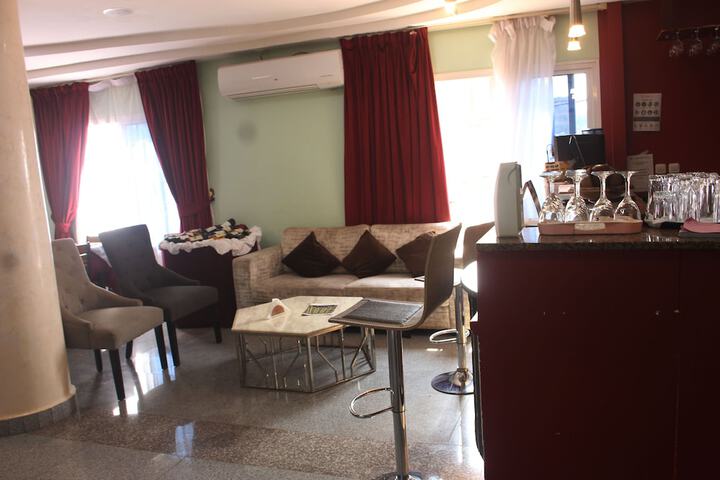 Lounge 44 of 45