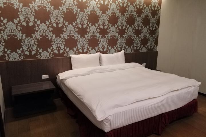 Room 21 of 106