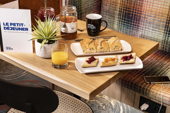 Breakfast/Coffee Service 89 of 135