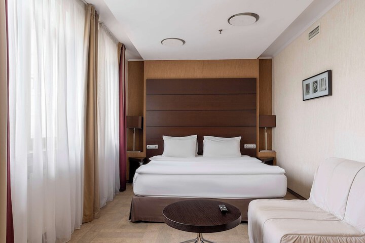Room 40 of 182