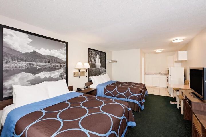 Room 8 of 24