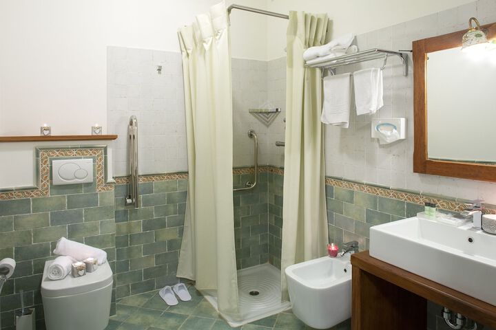 Room 34 of 65