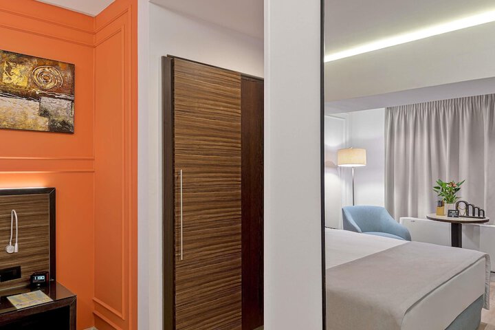Room 36 of 143
