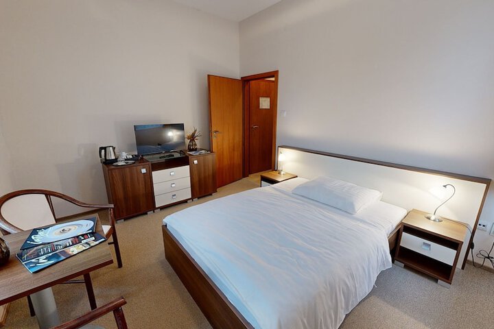 Room 3 of 35