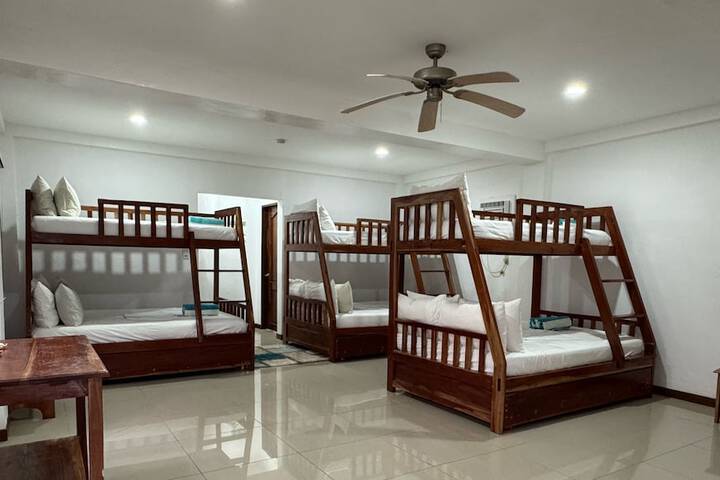 Room 14 of 65