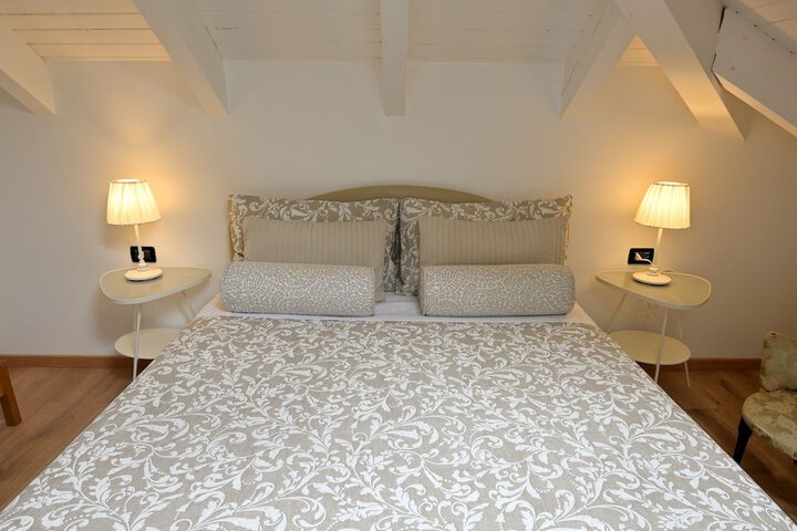 Room 10 of 29