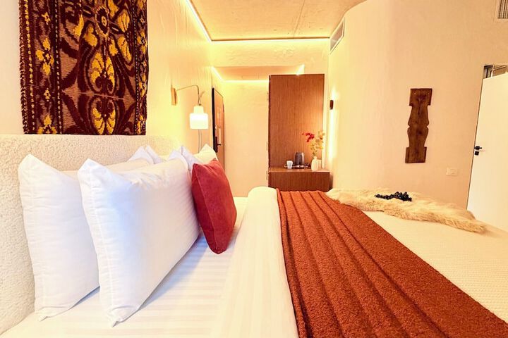 Room 52 of 175