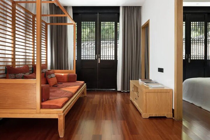Room 53 of 105