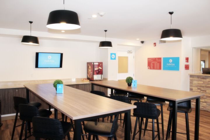 Breakfast/Coffee Service 4 of 21