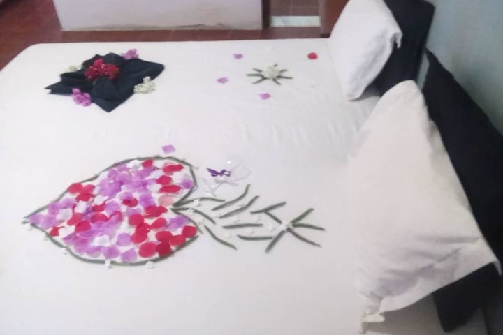 Room 6 of 33