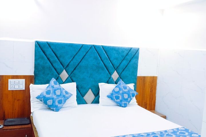 Room 2 of 25