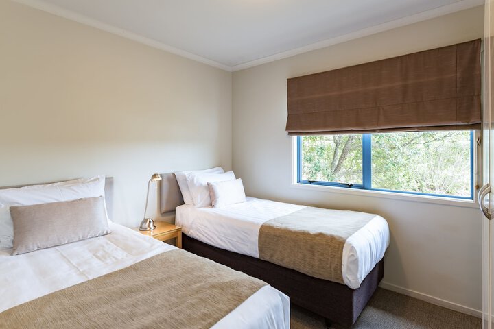 Room 5 of 100