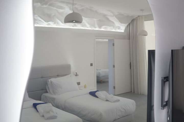 Room 7 of 32