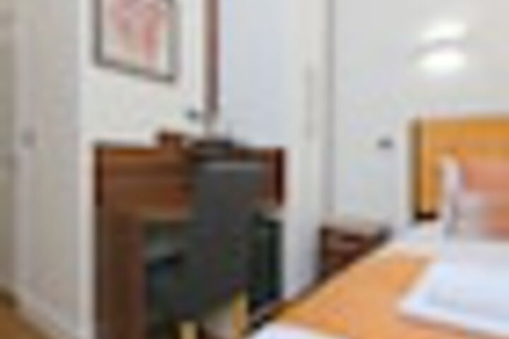 Room 62 of 171