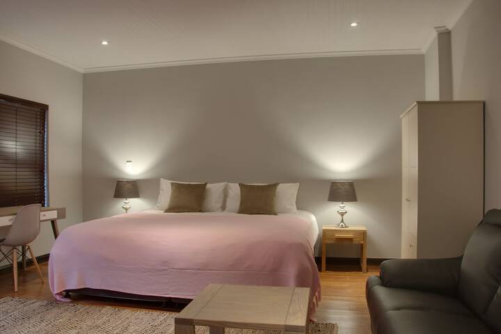 Room 7 of 170