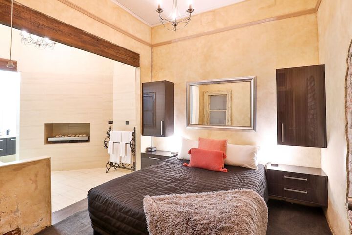 Room 8 of 23