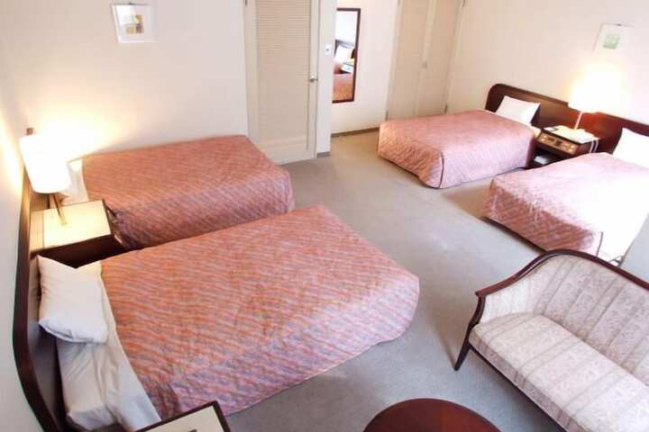 Room 9 of 63