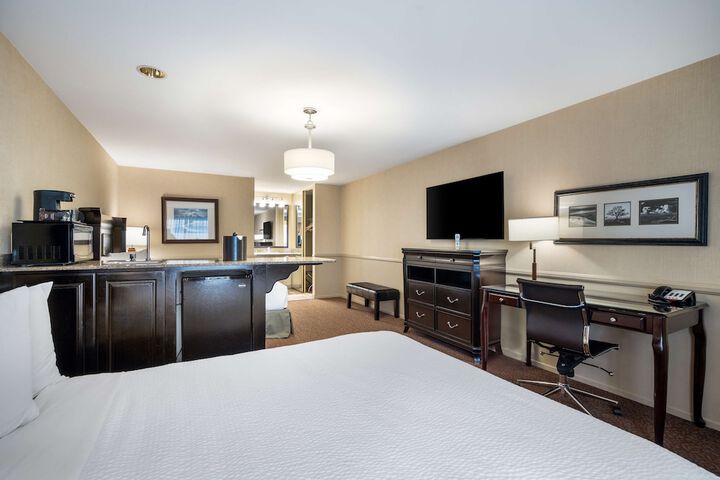 2 Queen Beds (2 of 5)