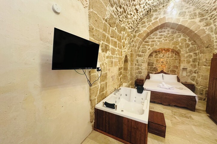 Room 25 of 54