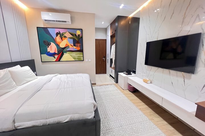 Room 4 of 61