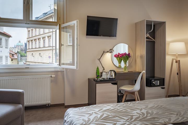 Room 10 of 70