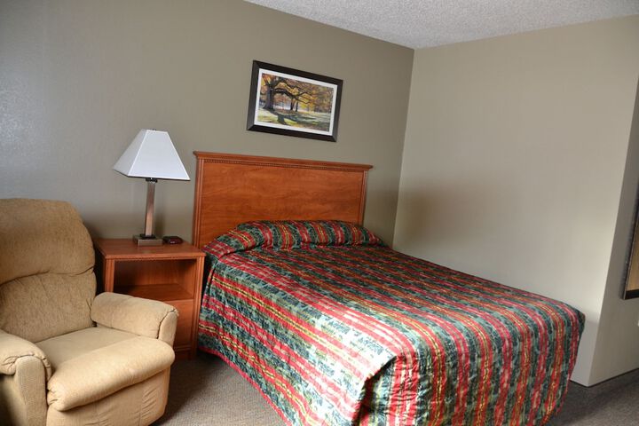 Room 6 of 28