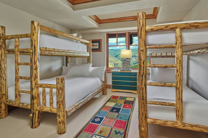 Room 36 of 179