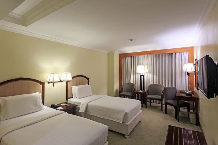 Room 28 of 77