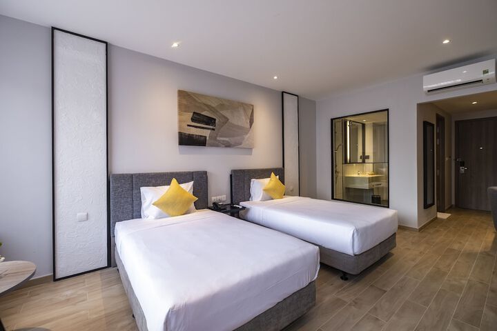 Room 2 of 37