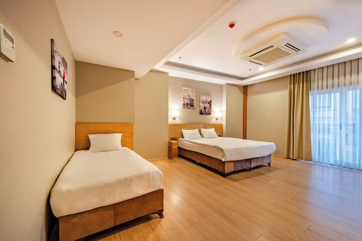 Room 32 of 74