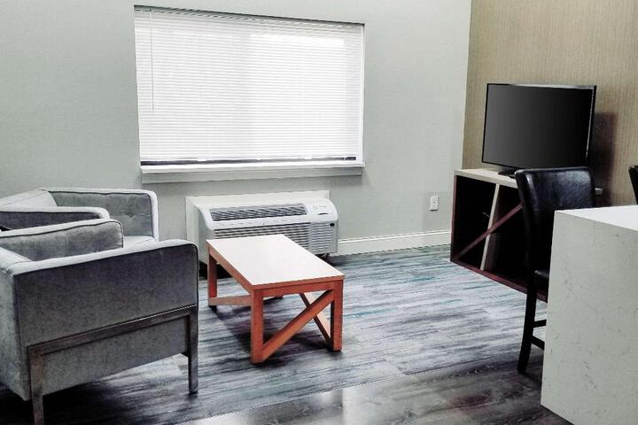 Standard | King Bed (4 of 9)