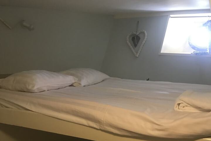 Room 10 of 50