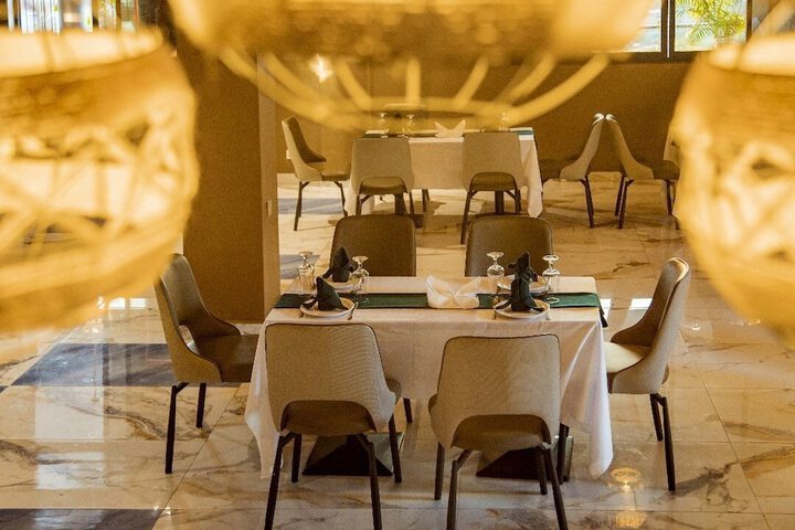 Dining 51 of 61